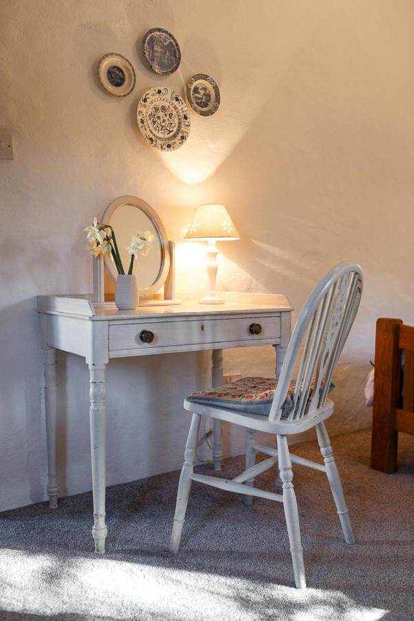 The Snug At Cornish Barn Holidays Truro Exteriör bild