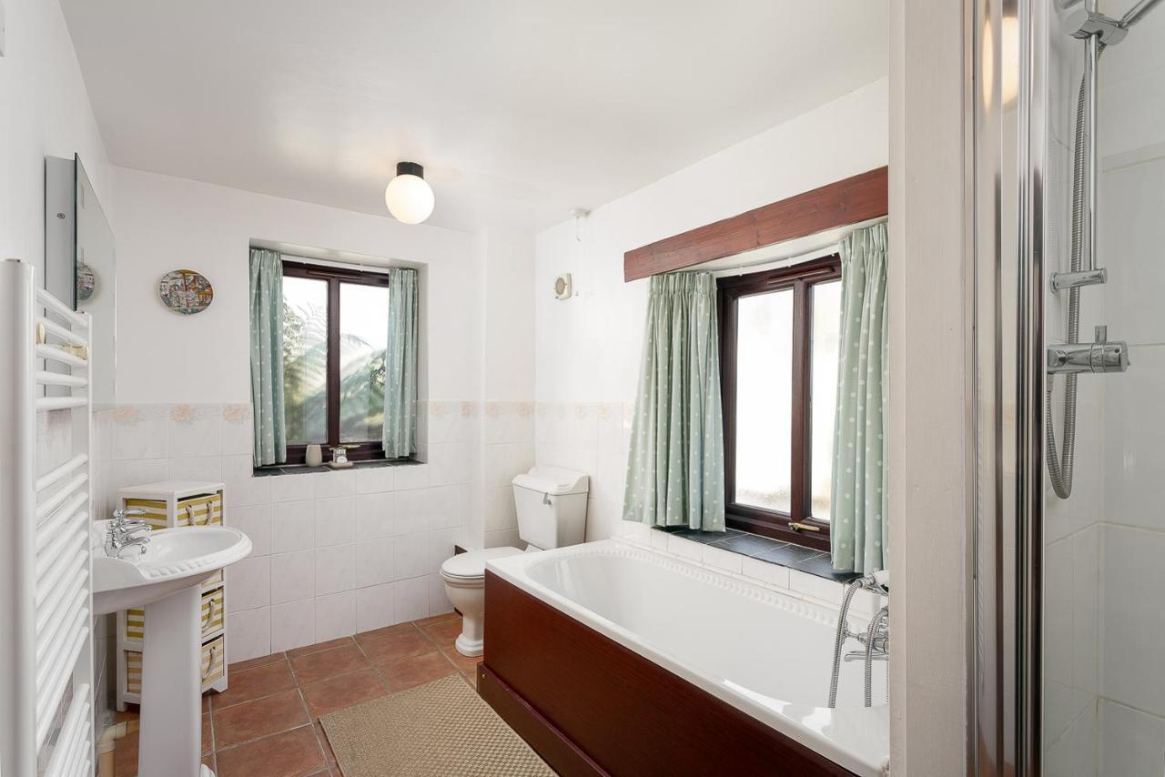 The Snug At Cornish Barn Holidays Truro Exteriör bild