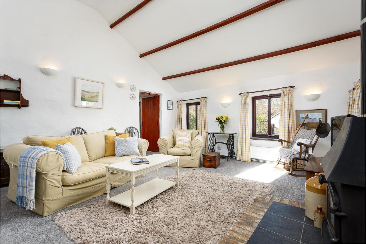The Snug At Cornish Barn Holidays Truro Exteriör bild