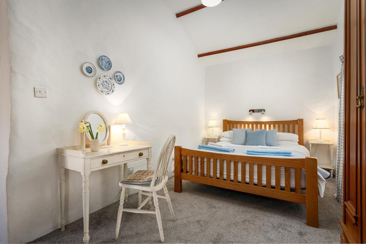 The Snug At Cornish Barn Holidays Truro Exteriör bild