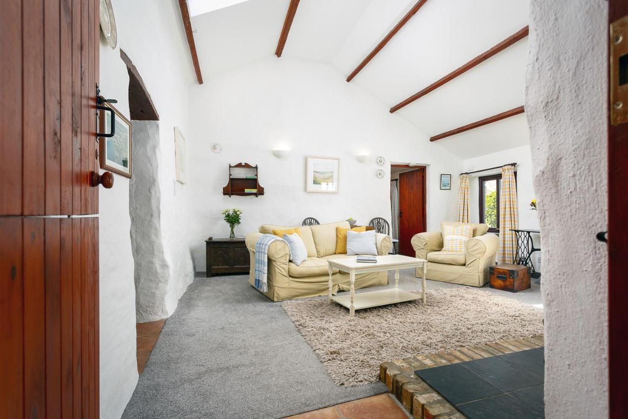 The Snug At Cornish Barn Holidays Truro Exteriör bild