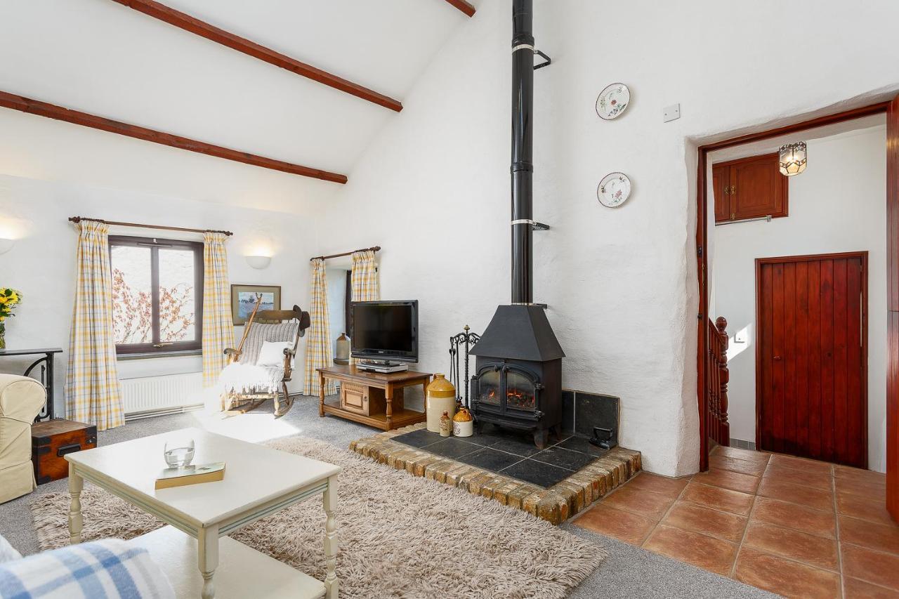 The Snug At Cornish Barn Holidays Truro Exteriör bild