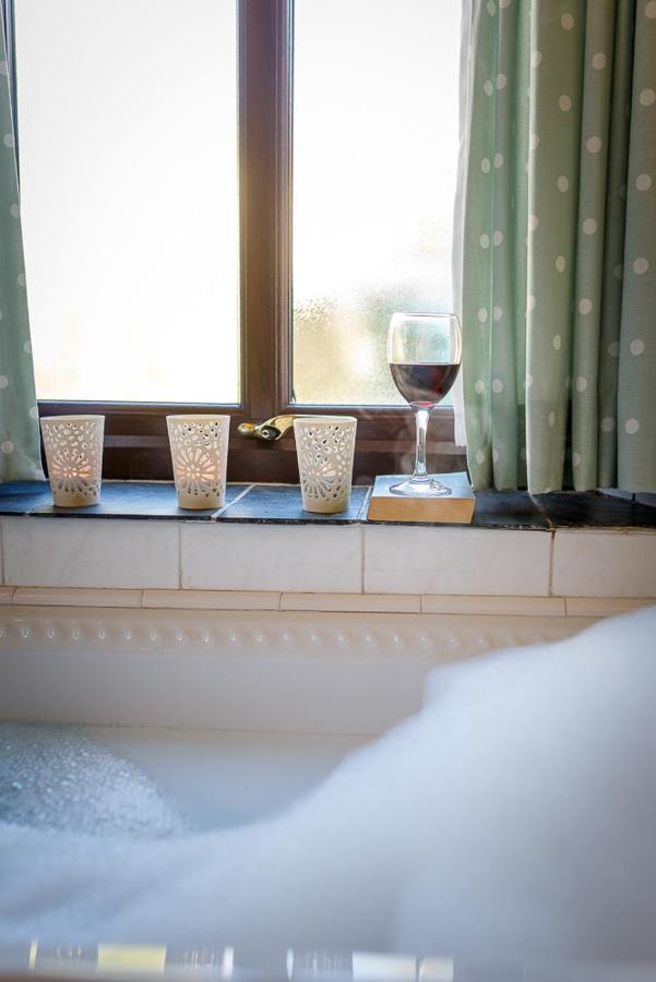 The Snug At Cornish Barn Holidays Truro Exteriör bild