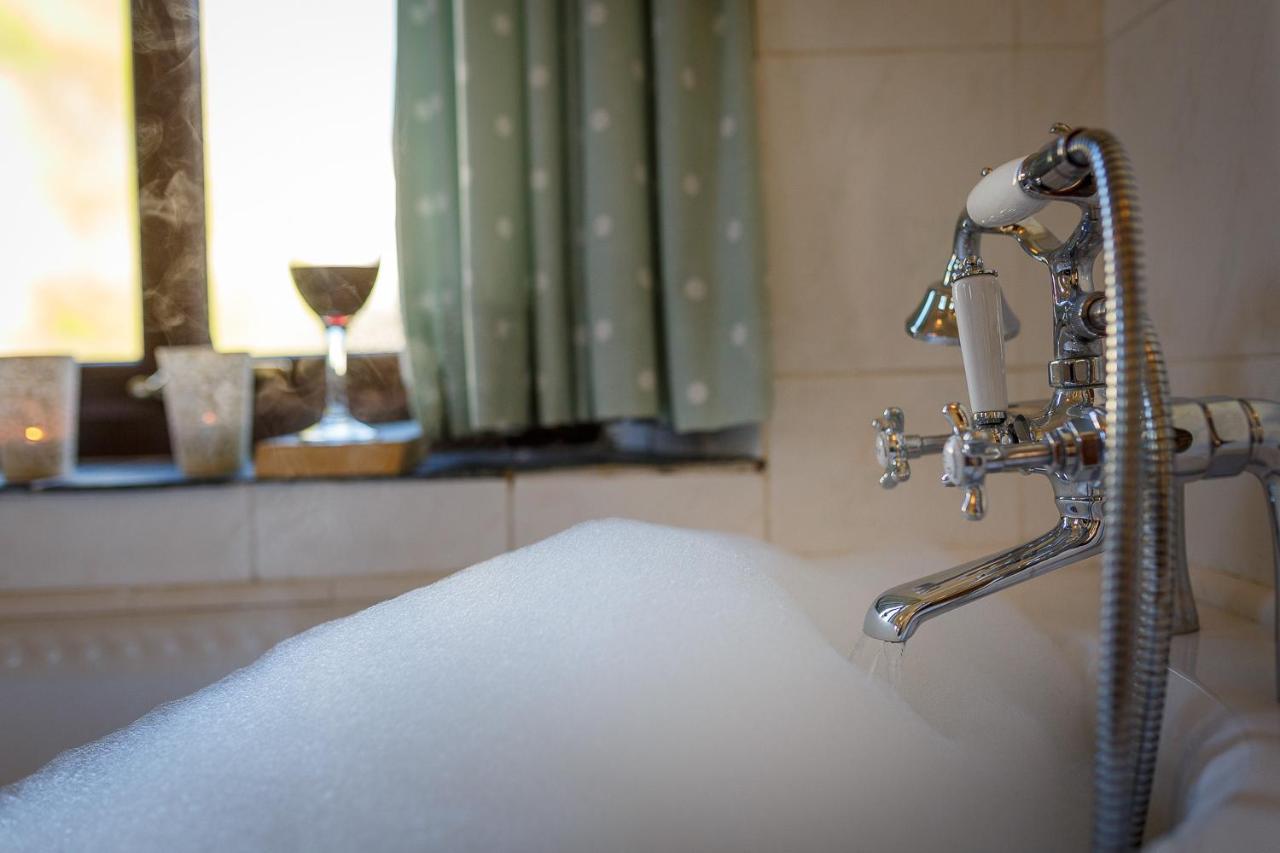 The Snug At Cornish Barn Holidays Truro Exteriör bild