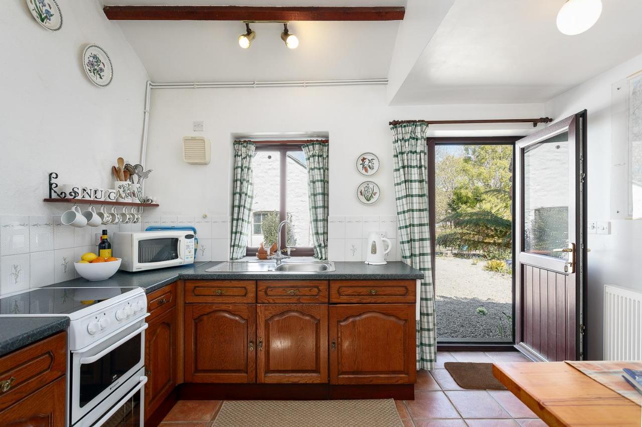 The Snug At Cornish Barn Holidays Truro Exteriör bild