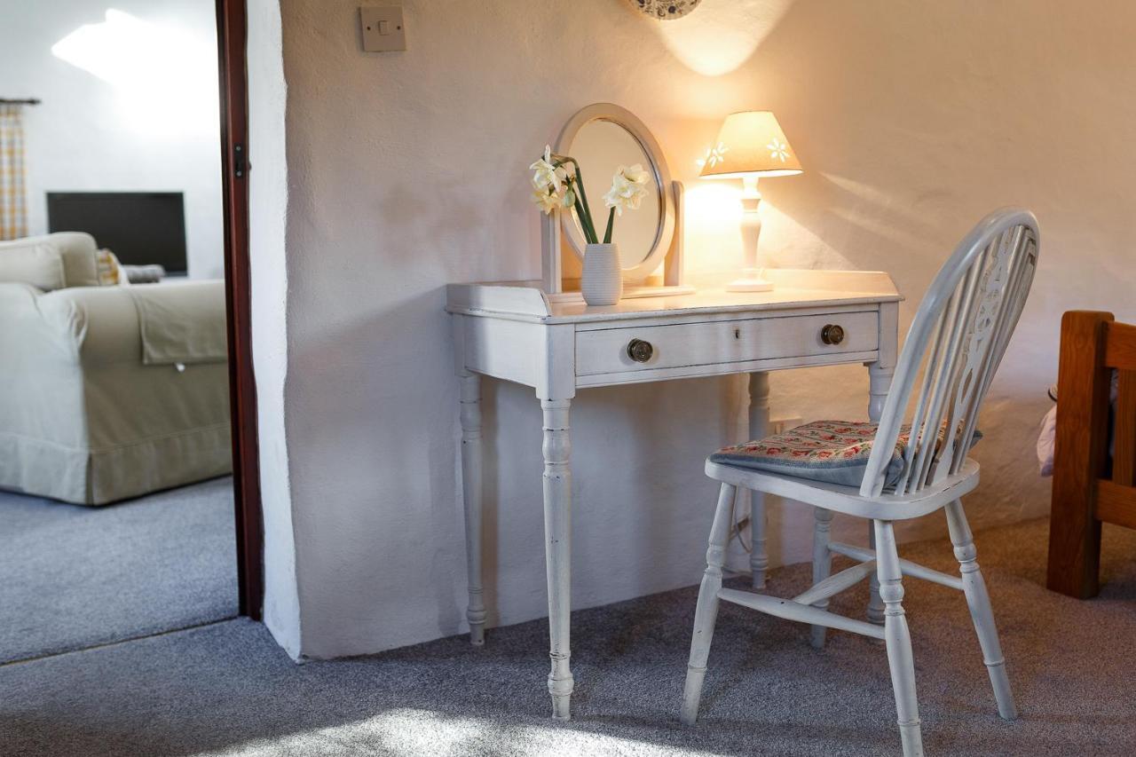 The Snug At Cornish Barn Holidays Truro Exteriör bild