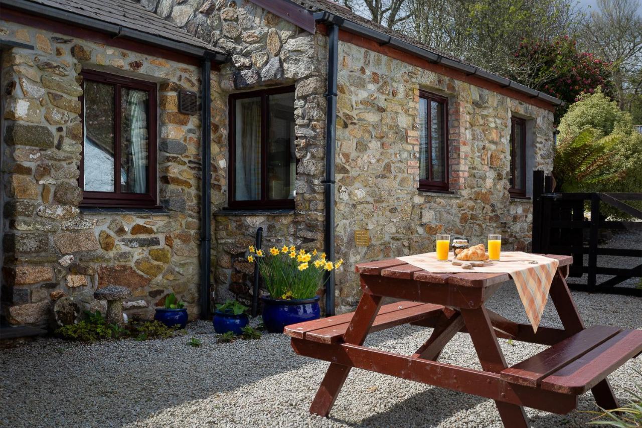 The Snug At Cornish Barn Holidays Truro Exteriör bild